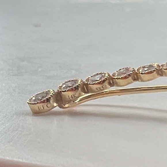 EF collection Diamond ear climber - Picture 6 of 6